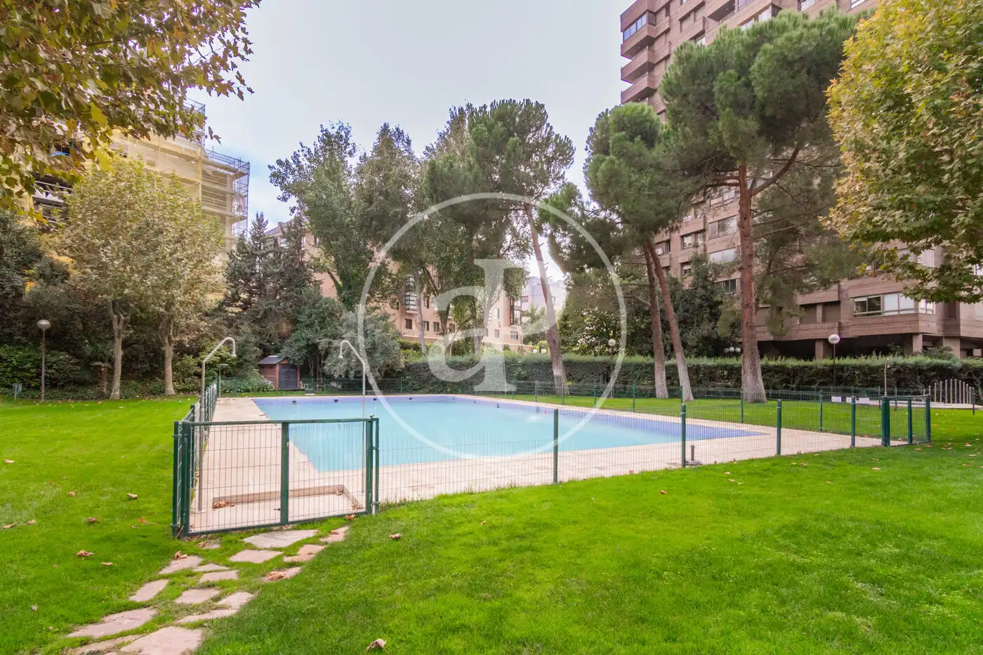 Piscina de Piso en venta en Madrid con Calefacción, Jardín privado y Terraza