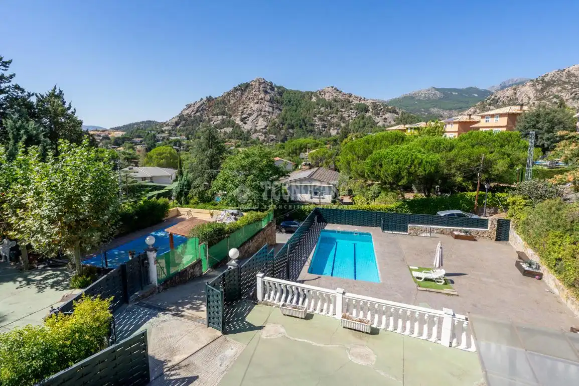 Exterior view of Detached homes for sale in Manzanares El Real  with Heating, Private garden and Terrace