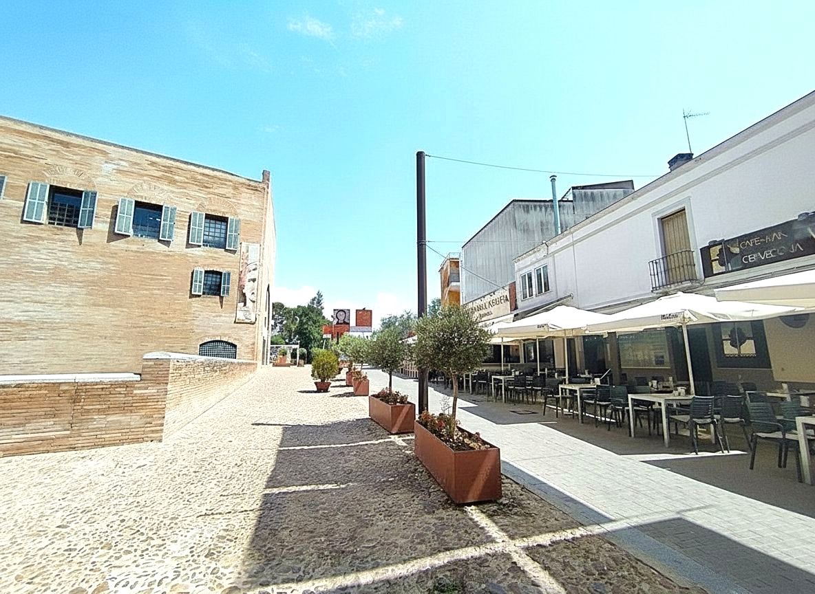 Vista exterior de Casa o xalet en venda en Mérida amb Aire condicionat, Terrassa i Balcó