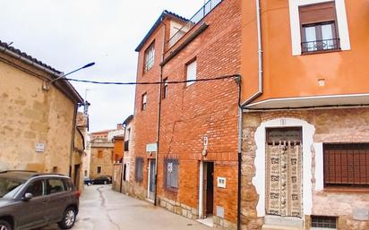 Vista exterior de Casa adosada en venda en Lagartera amb Terrassa