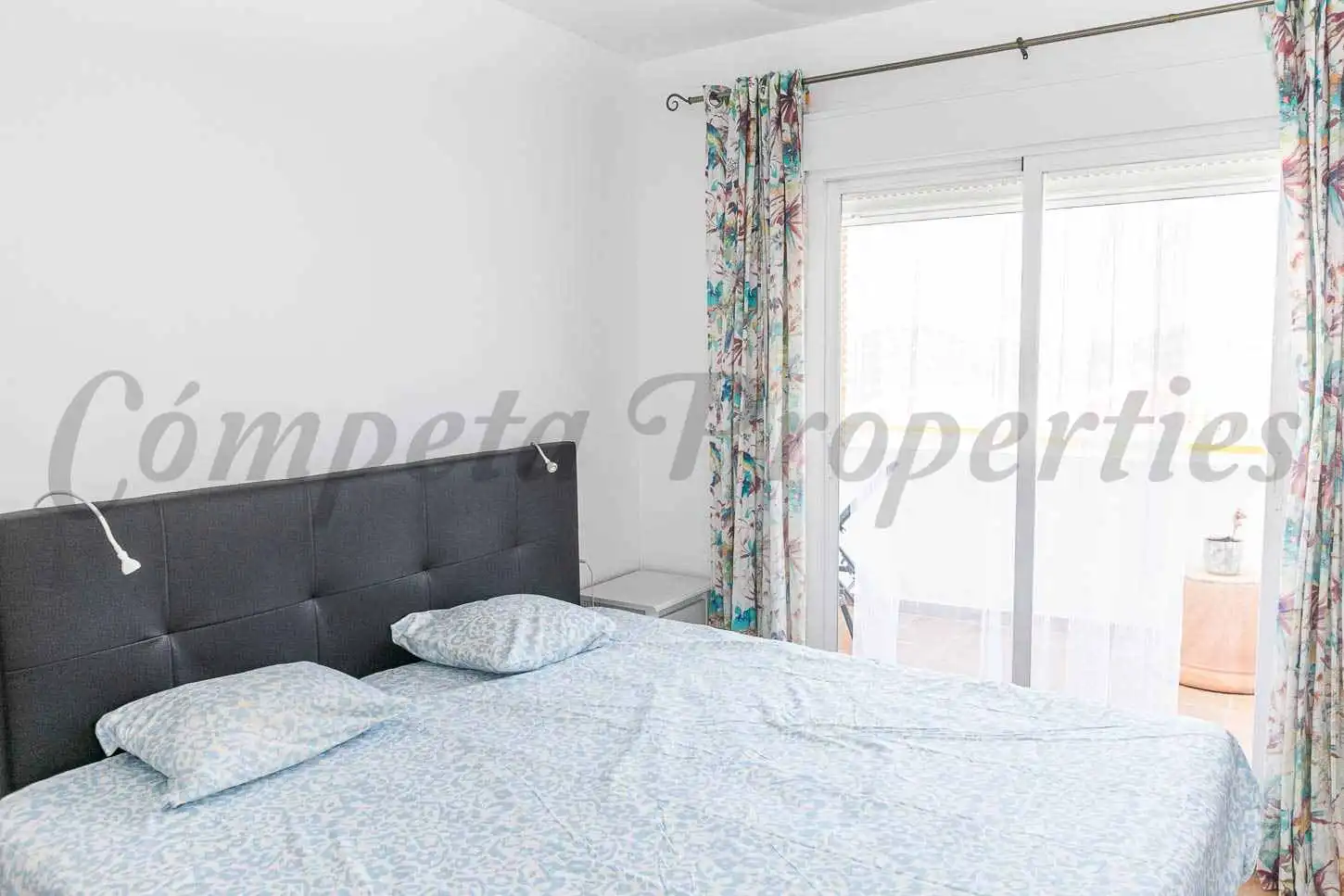 Bedroom of Flat for sale in Cómpeta  with Air Conditioner, Terrace and Furnished