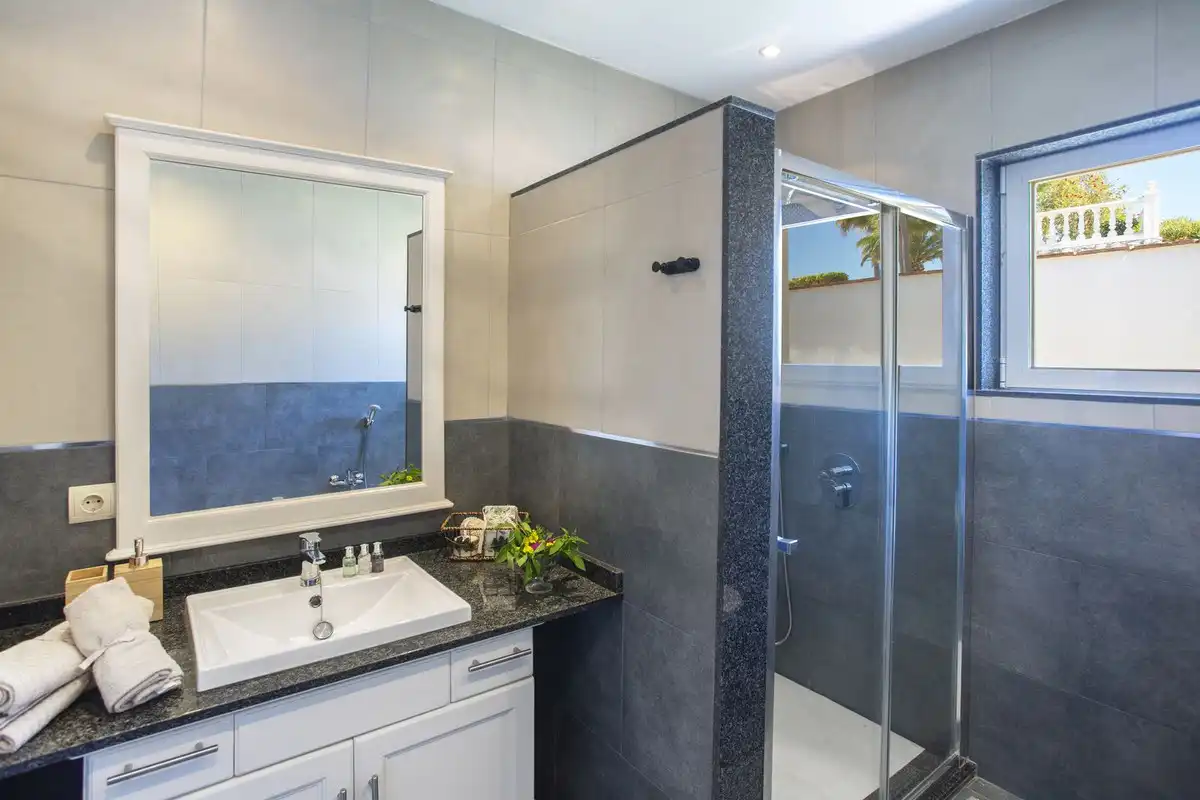 Bathroom of Houses for sale in Mijas  with Air Conditioner, Heating and Private garden