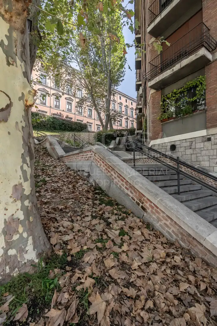 Vista exterior de Piso en venta en Madrid con Calefacción