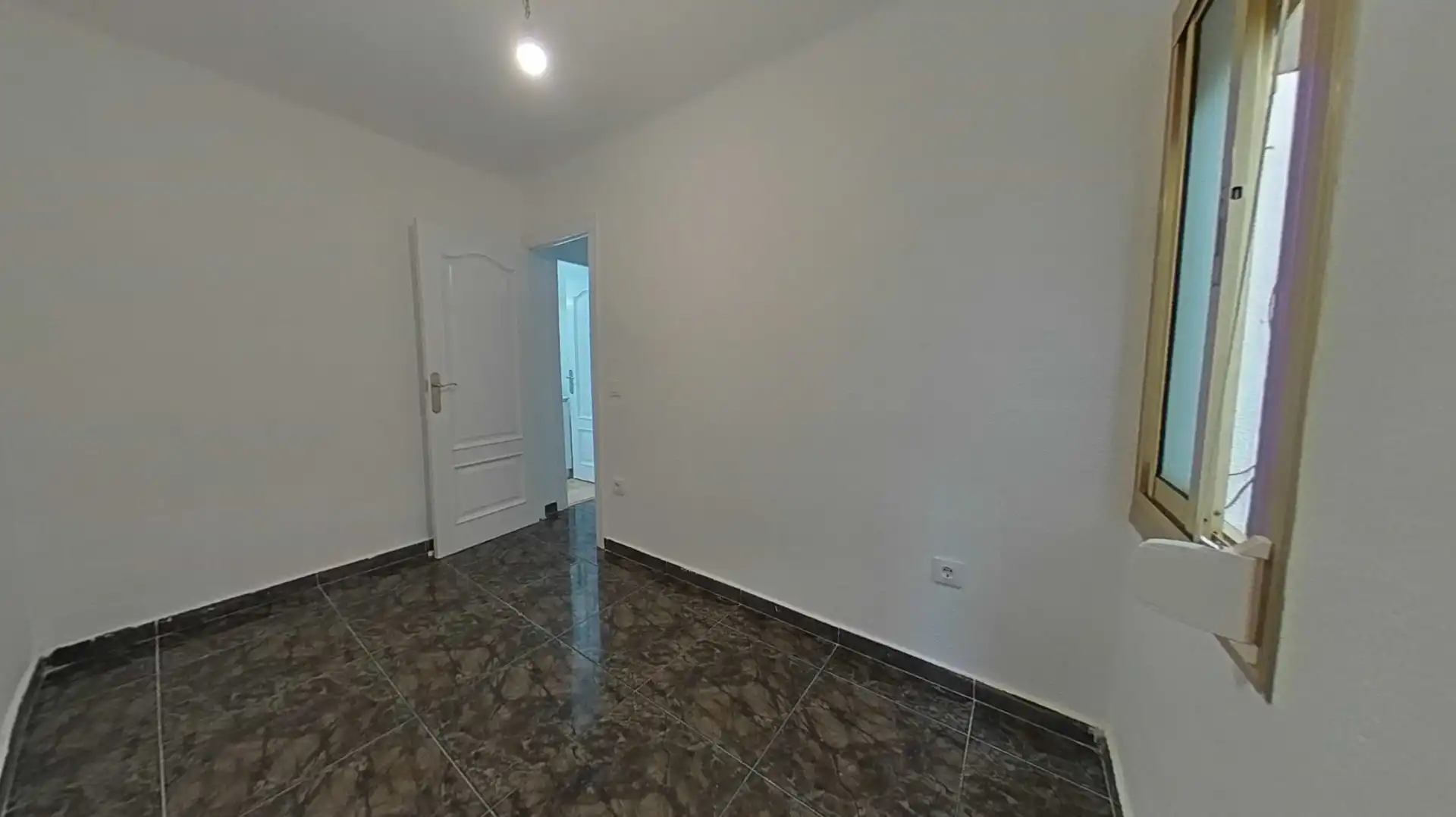 Piso en venta en L'Hospitalet de Llobregat con Calefacción y Amueblado