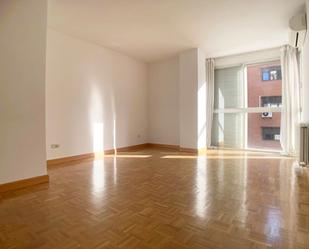 Living room of Flat to rent in  Madrid Capital  with Air Conditioner