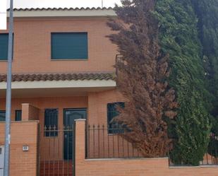 Exterior view of House or chalet for sale in Maqueda