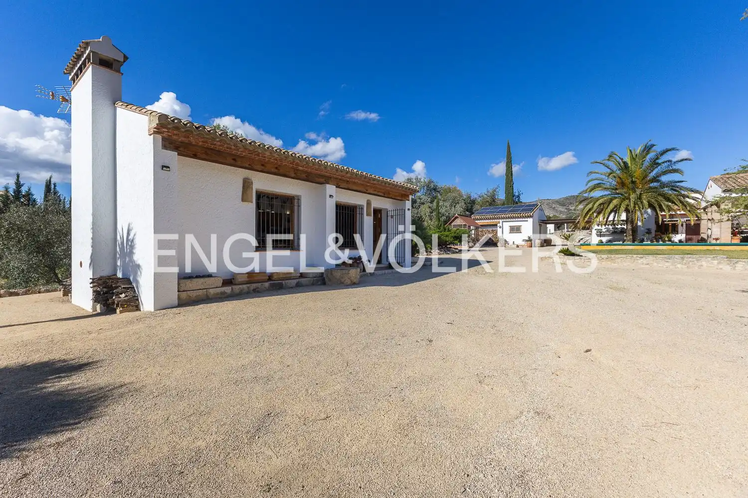 Vista exterior de Casa o xalet en venda en Ontinyent amb Aire condicionat, Calefacció i Jardí privat