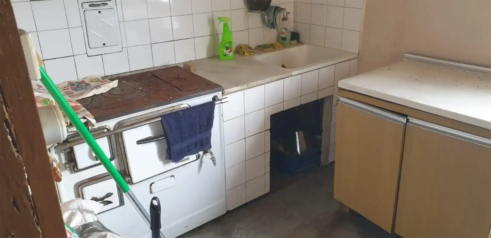 Cuina de Finca rústica en venda en Ourense Capital  amb Jardí privat, Traster i Moblat