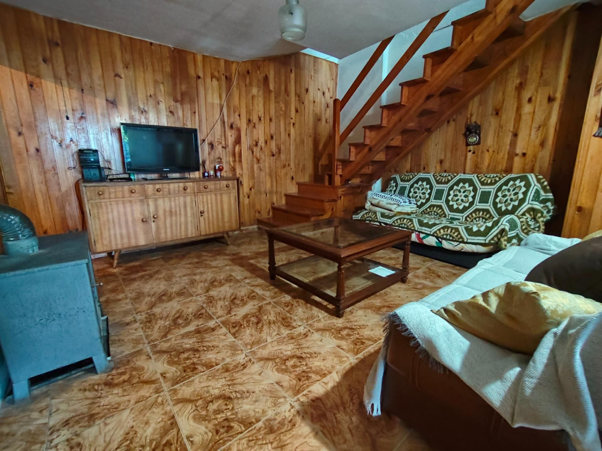 Sala d'estar de Casa adosada en venda en Carracedelo amb Calefacció