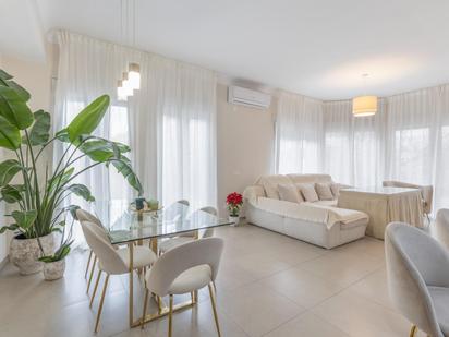 Living room of Flat for sale in  Granada Capital  with Heating, Terrace and Balcony