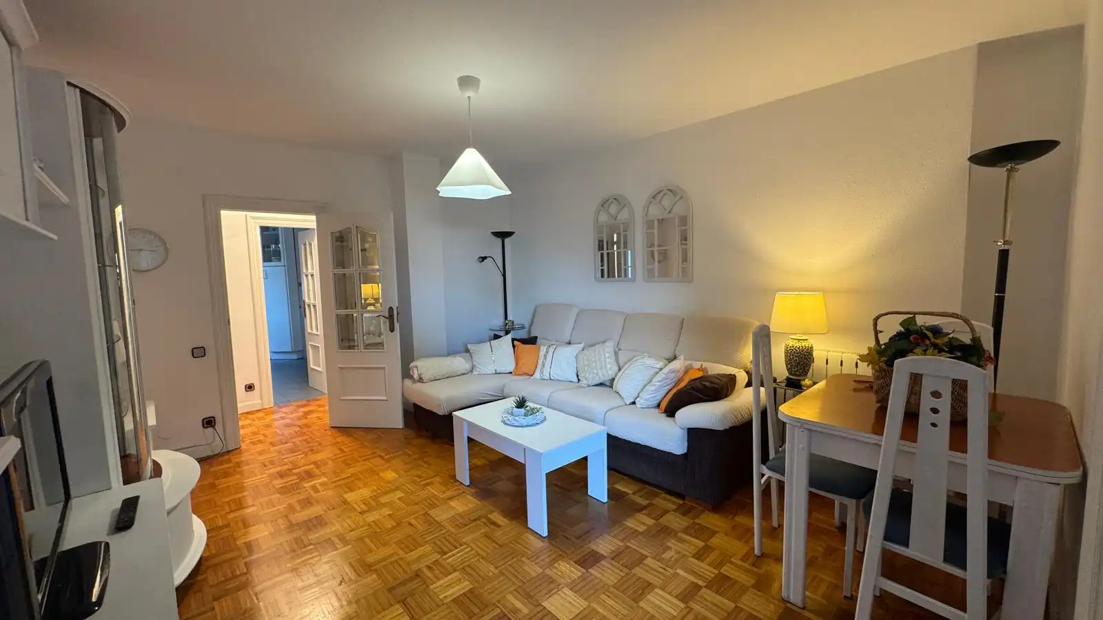 Wohnzimmer von Wohnung zur Miete in Santander mit Heizung, Parkett und Abstellraum