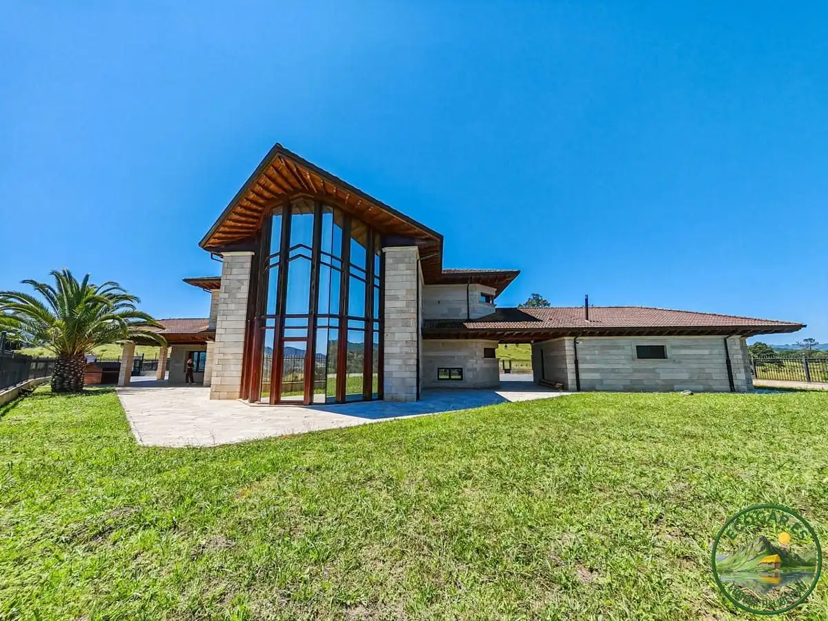 Vista exterior de Casa o chalet en venta en Nava con Calefacción, Jardín privado y Parquet