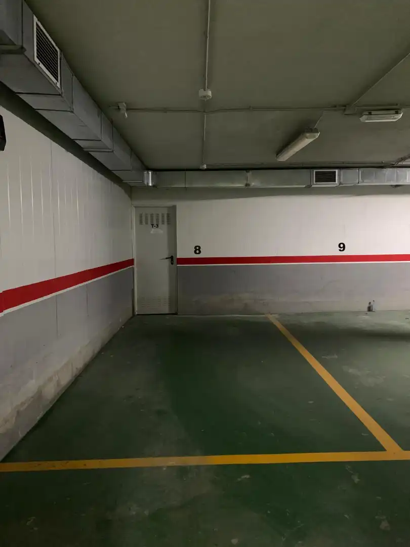 Parkplatz von Garage zum Verkauf in Cedeira
