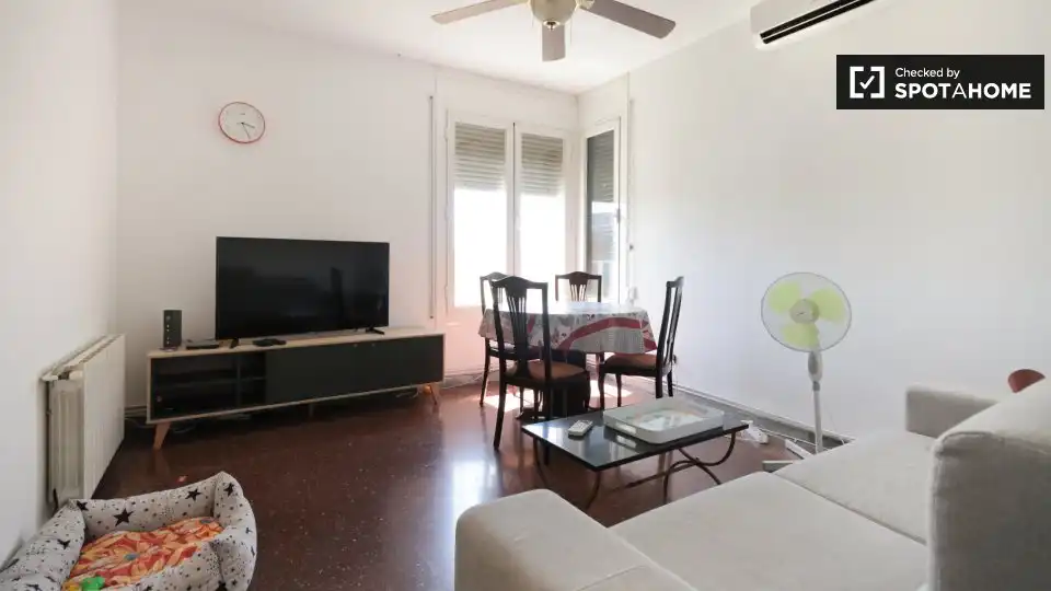 Room in El Besós i el Maresme