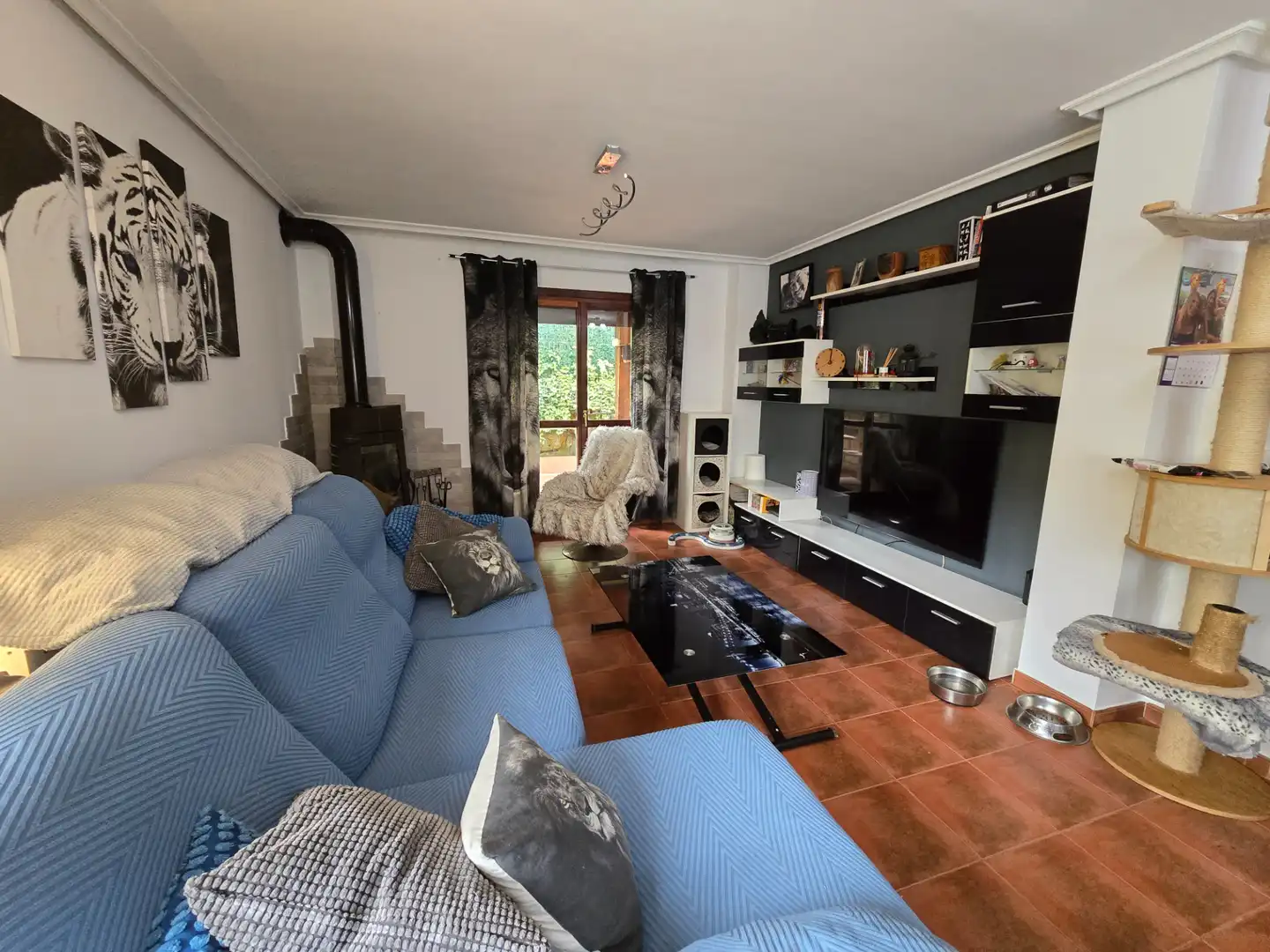 Wohnzimmer von Einfamilien-Reihenhaus zum Verkauf in Castro-Urdiales mit Heizung, Privatgarten und Parkett