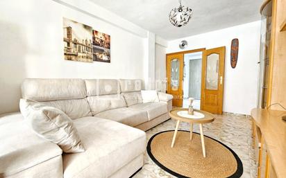 Living room of Flat for sale in Parla  with Air Conditioner, Terrace and Swimming Pool