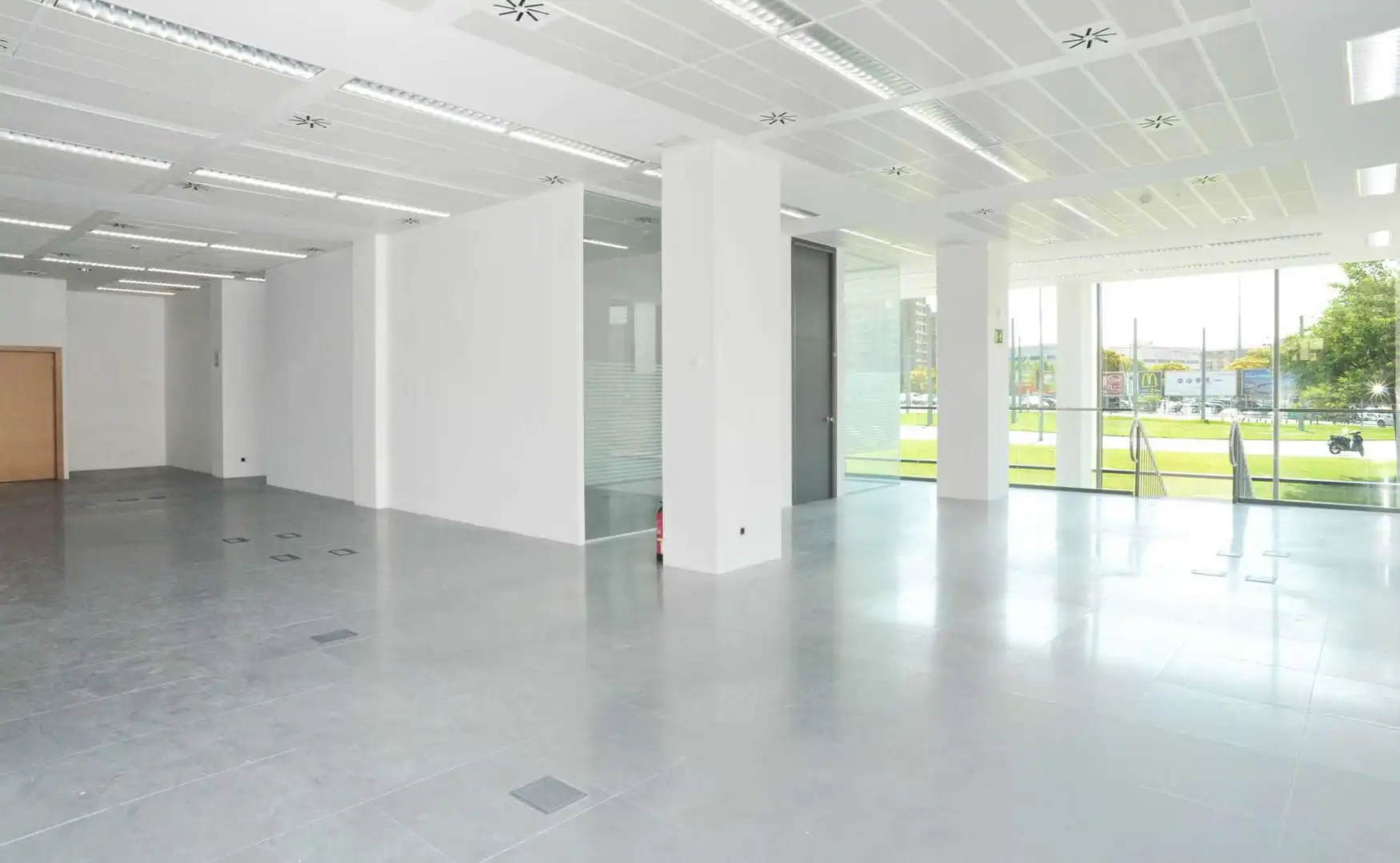 Oficina de alquiler en Cornellà de Llobregat con Aire acondicionado, Calefacción y Terraza
