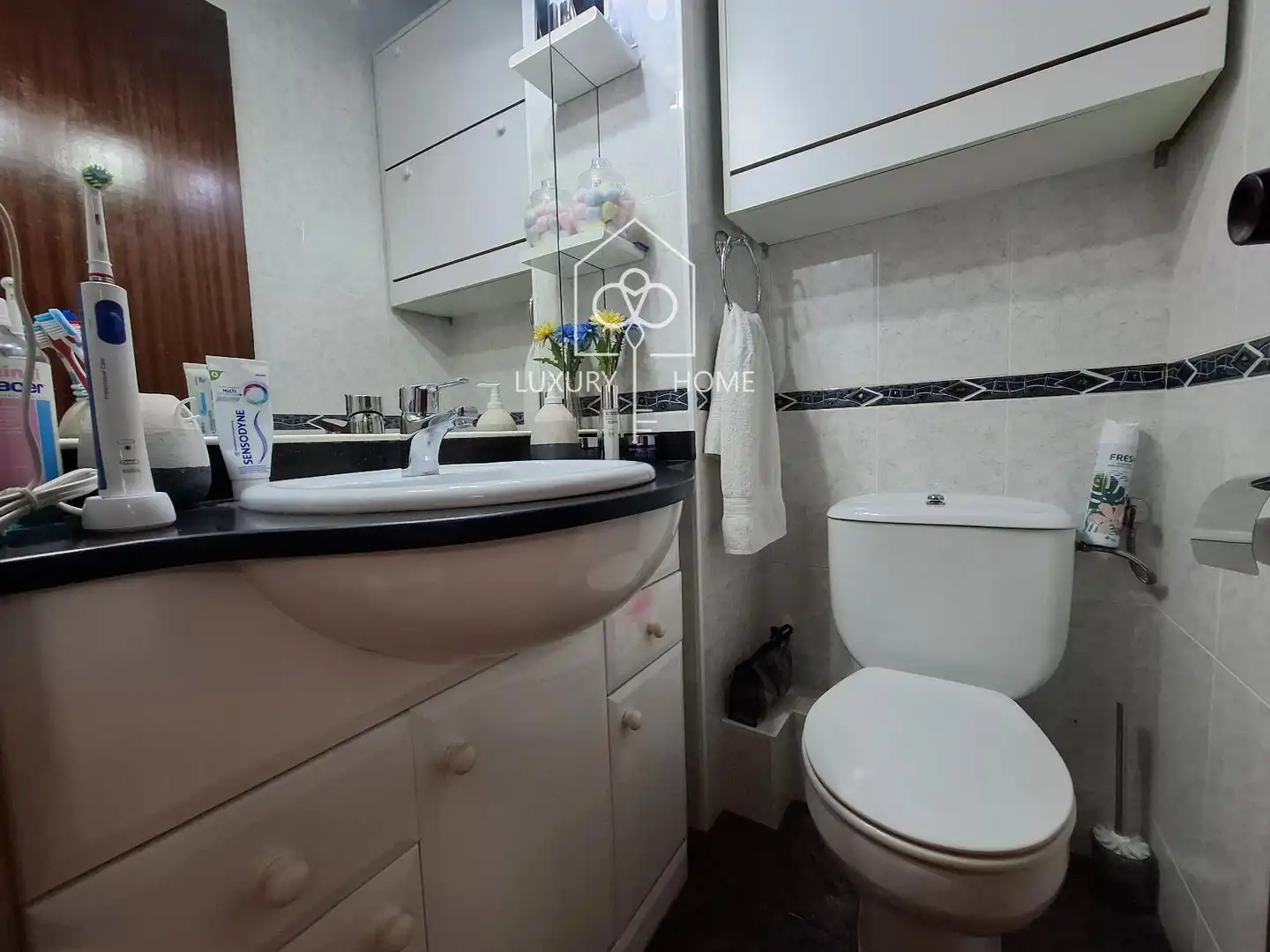 Baño de Ático en venta en L'Hospitalet de Llobregat con Aire acondicionado, Calefacción y Parquet