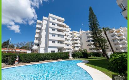 Vista exterior de Pis en venda en Benalmádena amb Aire condicionat, Calefacció i Jardí privat