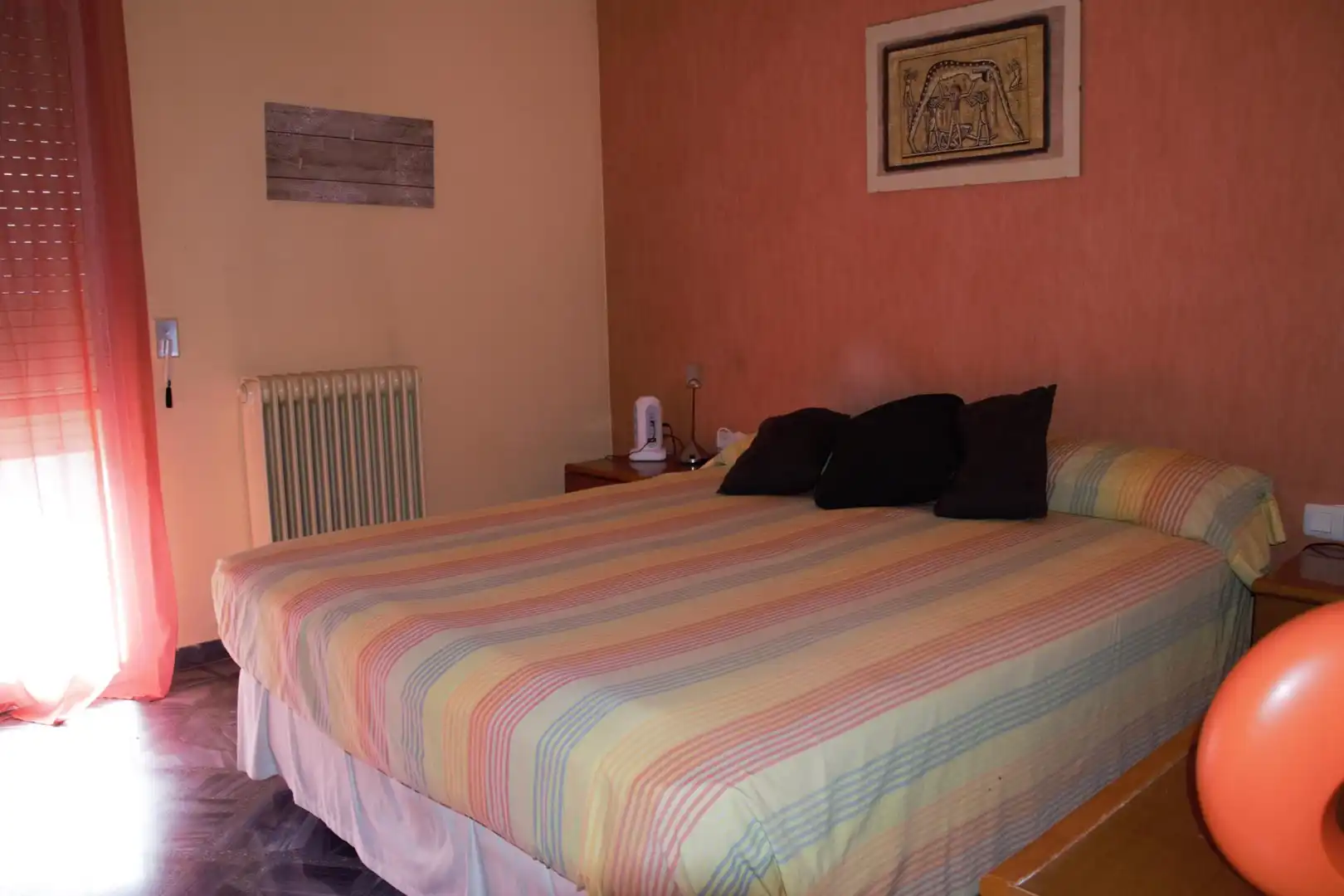 Habitación de Casa adosada en venta en Manresa con Calefacción