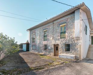 Vista exterior de Casa o xalet en venda en Llanes amb Calefacció, Jardí privat i Terrassa