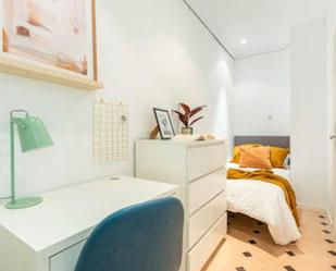 Bedroom of Flat to share in  Madrid Capital  with Heating, Washing machine and Internet