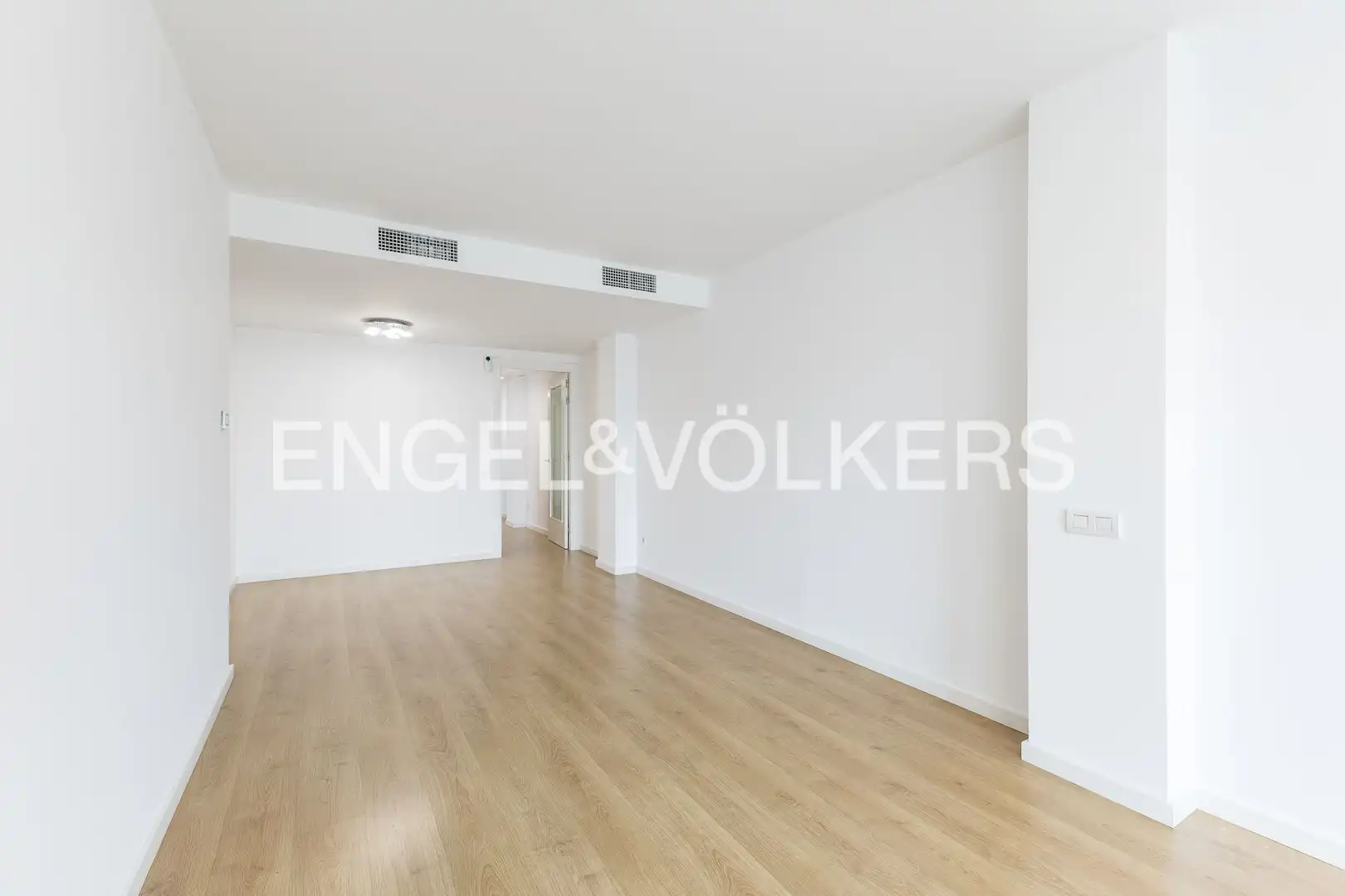 Sala d'estar de Àtic en venda en Cornellà de Llobregat amb Aire condicionat, Calefacció i Terrassa