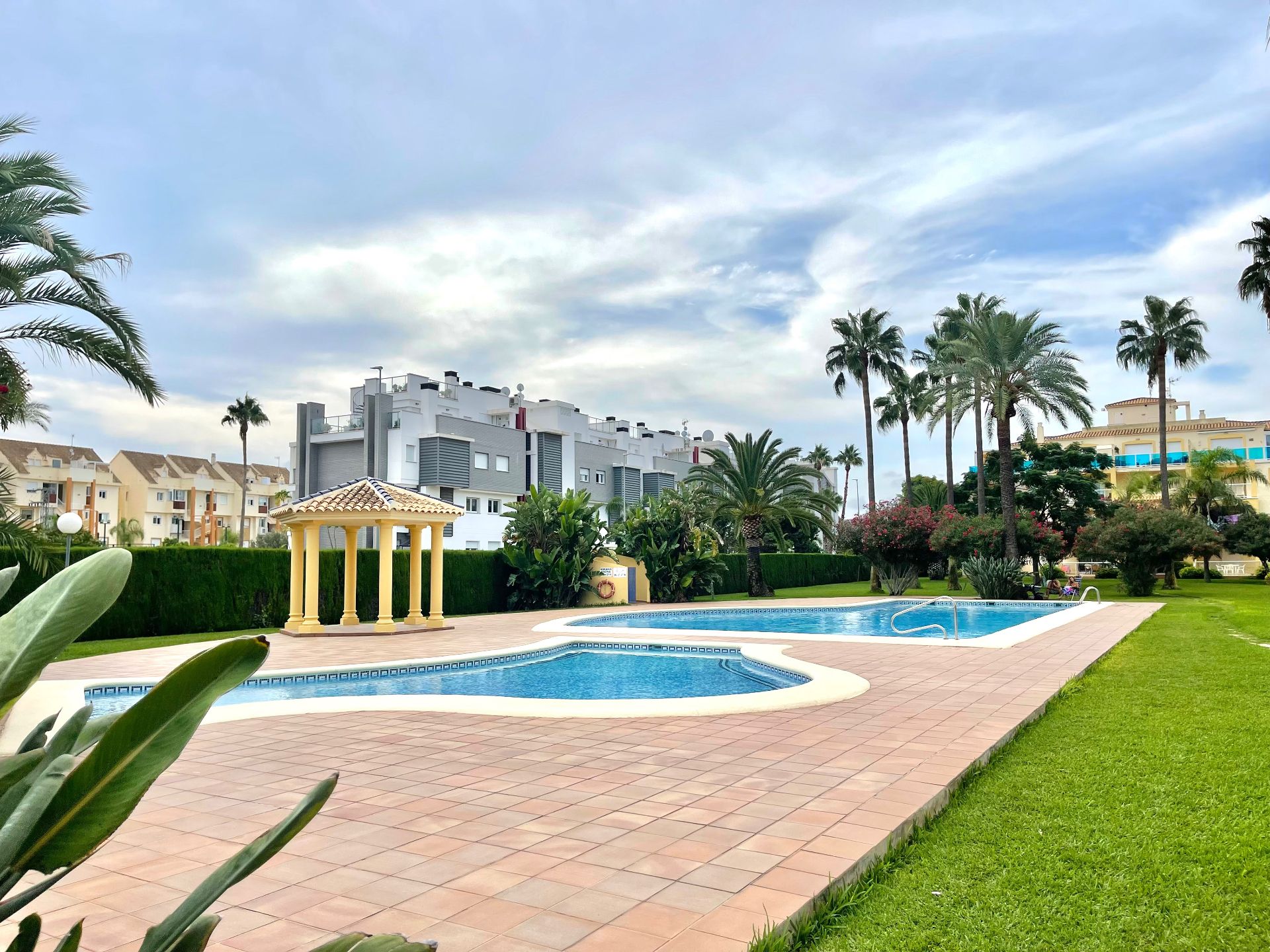 Vista exterior de Pis en venda en Dénia amb Aire condicionat, Terrassa i Piscina comunitària