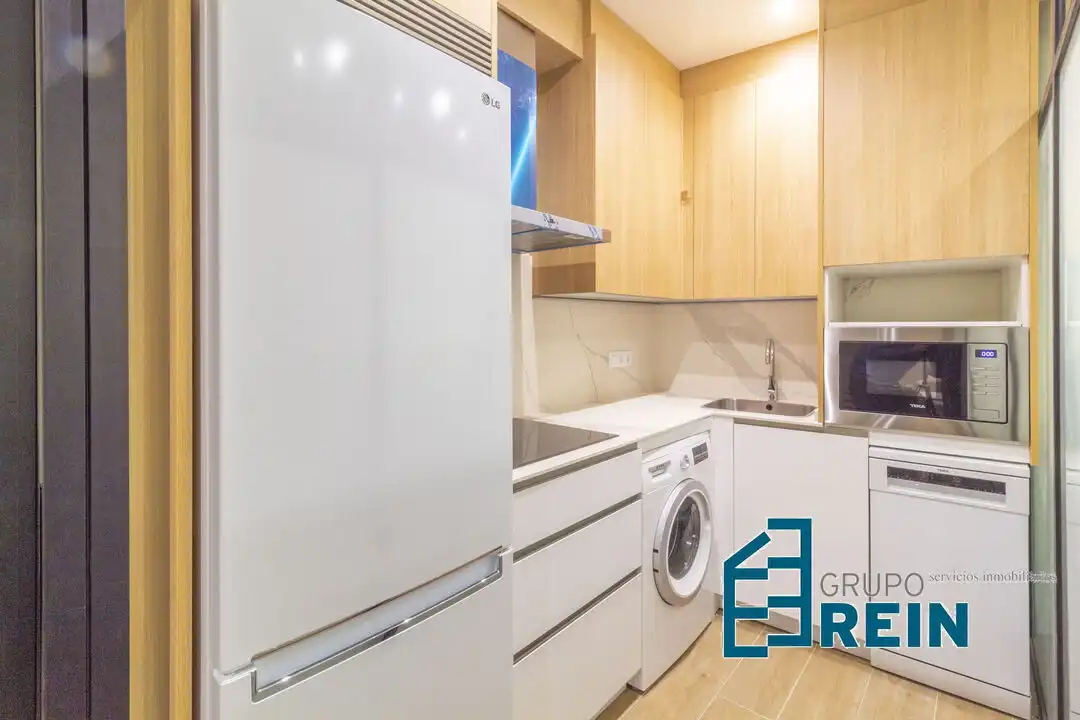Flat for rent in Paseo de Santa María de la Cabeza, Acacias
