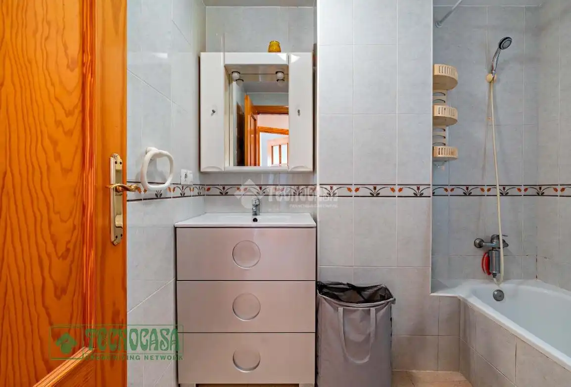 Baño de Piso en venta en Roquetas de Mar con Calefacción y Terraza