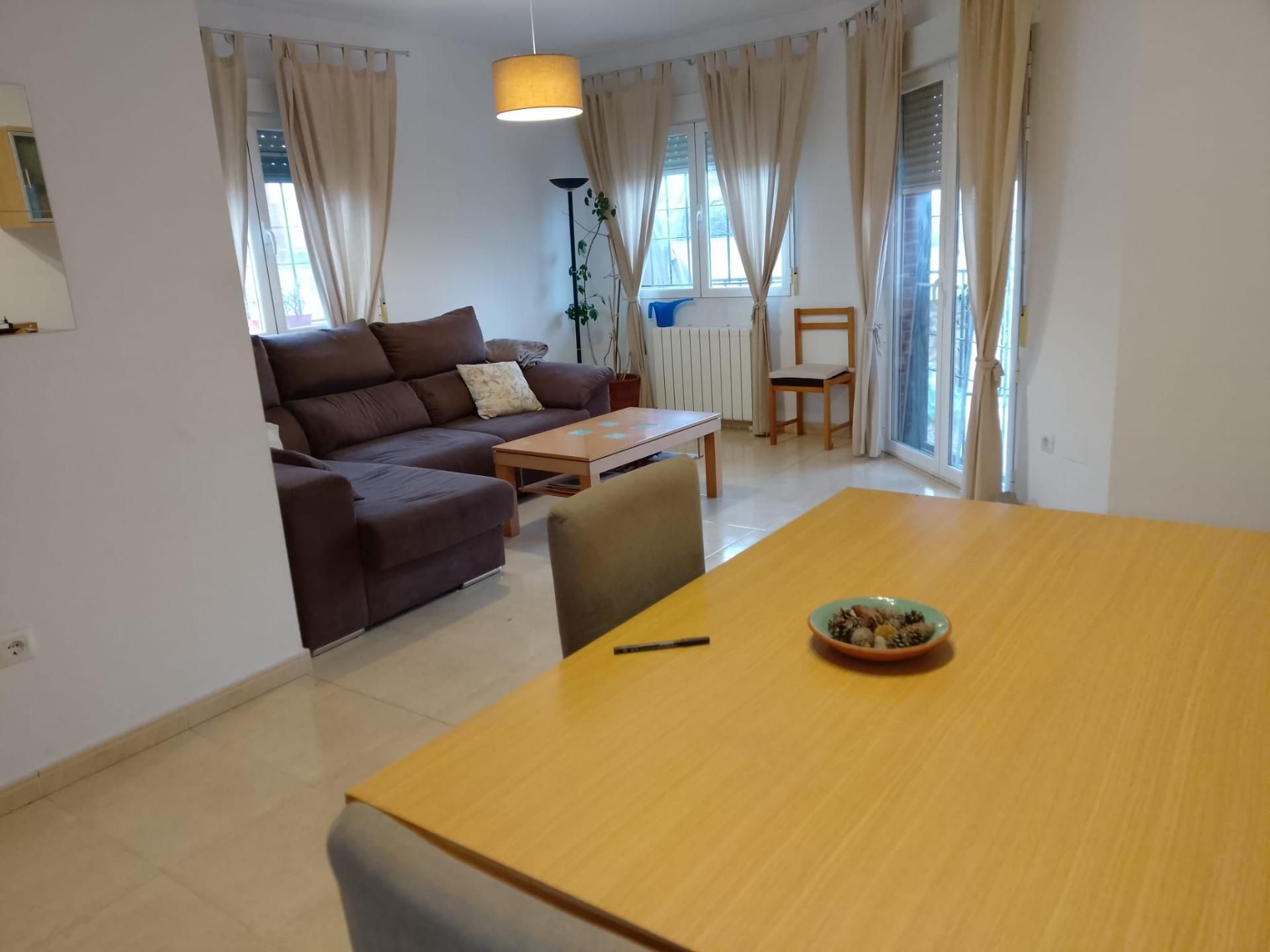 Sala d'estar de Casa o xalet en venda en Cedillo del Condado amb Terrassa, Traster i Balcó