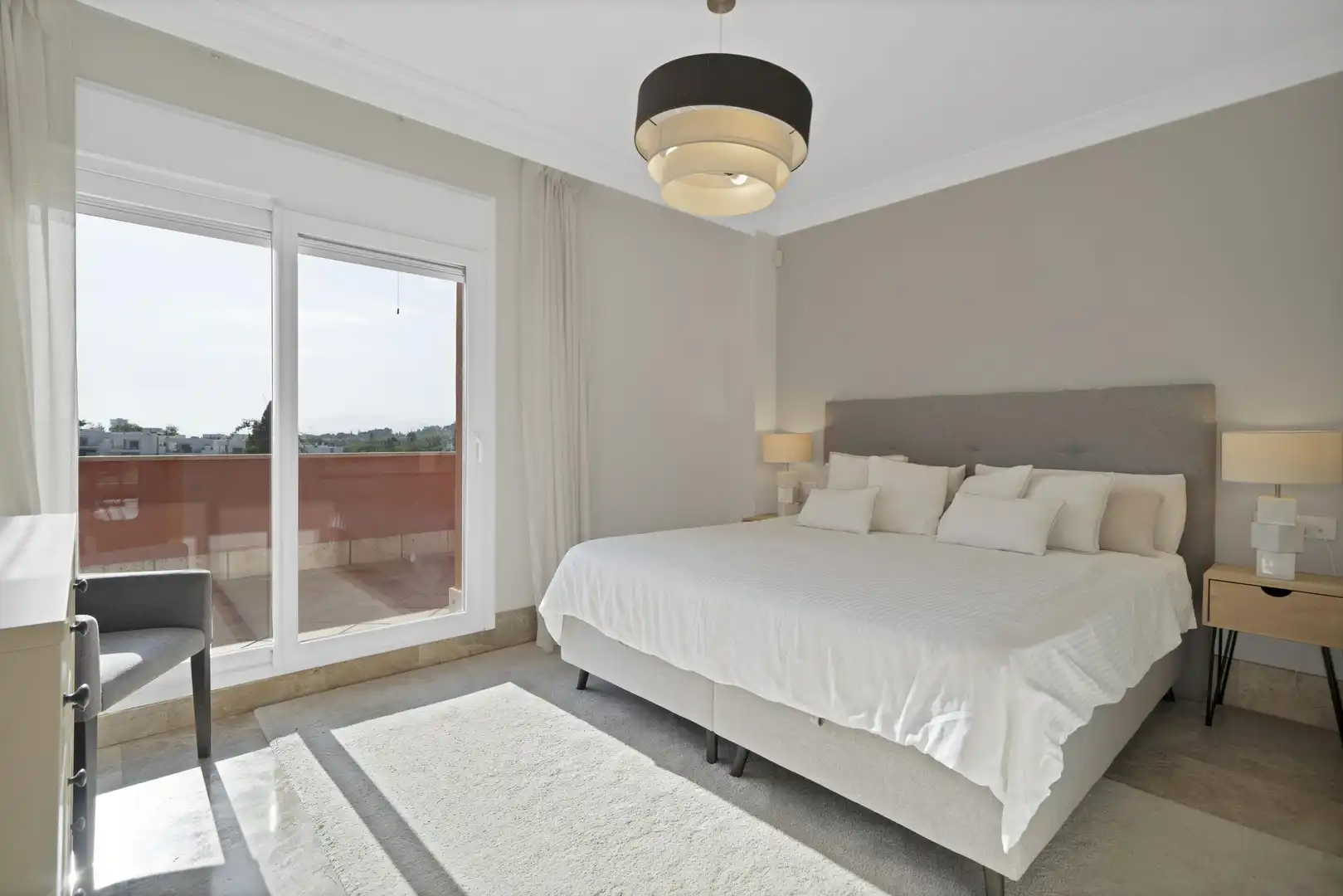 Dormitori de Casa adosada de lloguer en Marbella amb Calefacció, Jardí privat i Terrassa