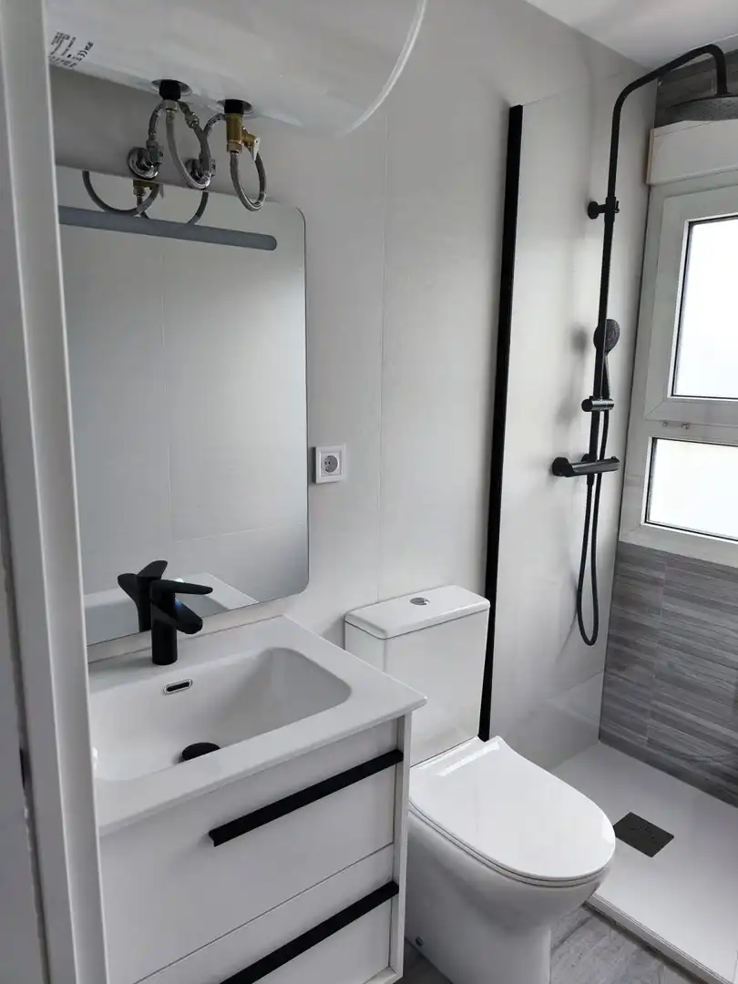 Bathroom of Flat for share in Villaviciosa de Odón  with Air Conditioner, Heating and Furnished