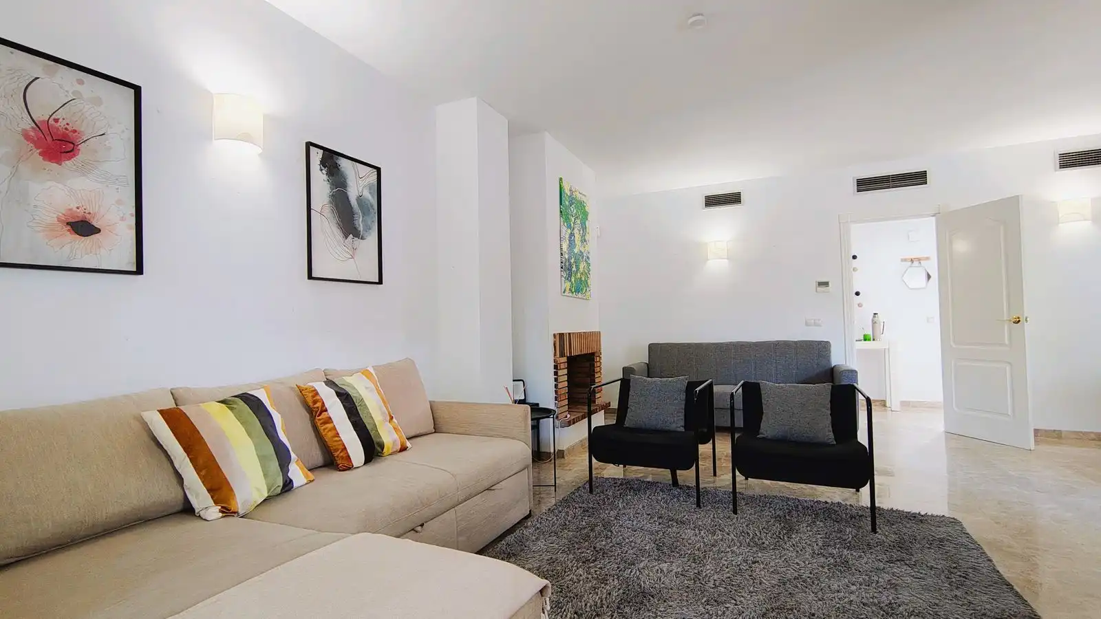Sala d'estar de Pis en venda en Marbella amb Aire condicionat, Terrassa i Moblat