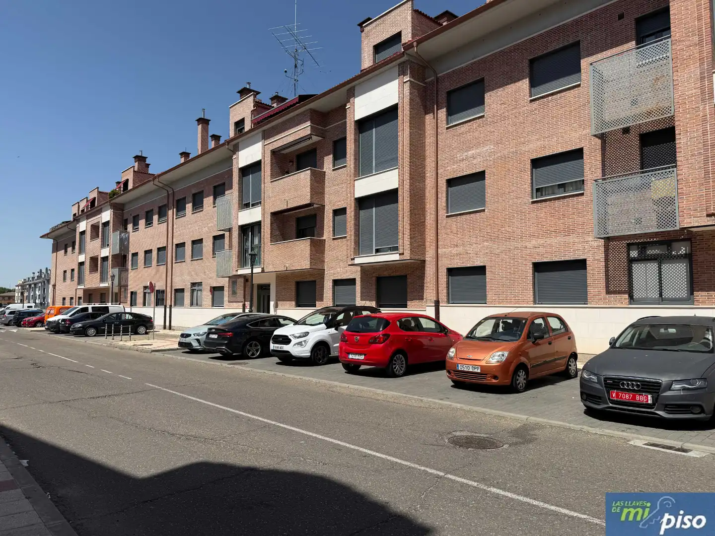Vista exterior de Pis en venda en Santovenia de Pisuerga amb Calefacció, Parquet i Terrassa