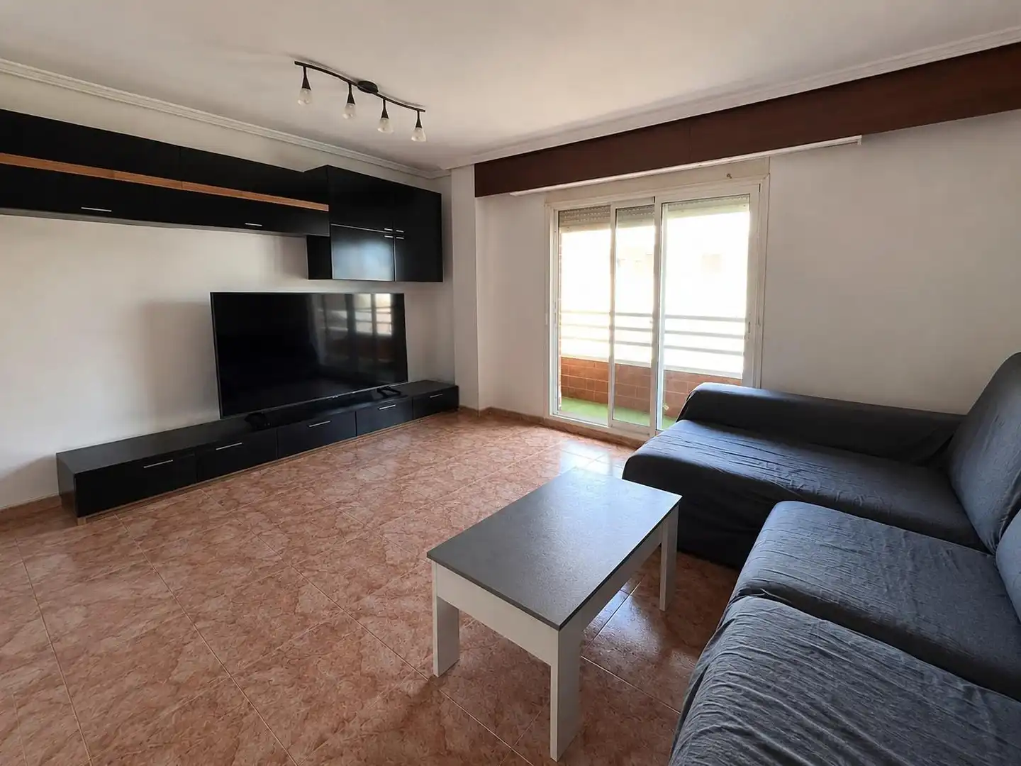 Living room of Flat for sale in Valencia  with Air Conditioner, Terrace and Furnished