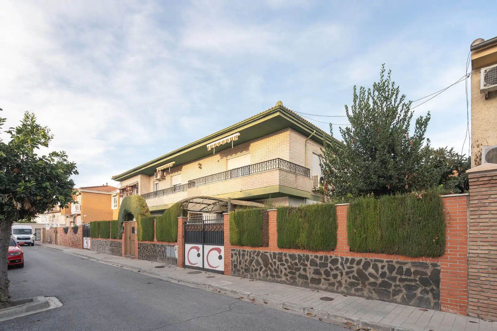 Chalet con terraza en venta en Calle Cisne