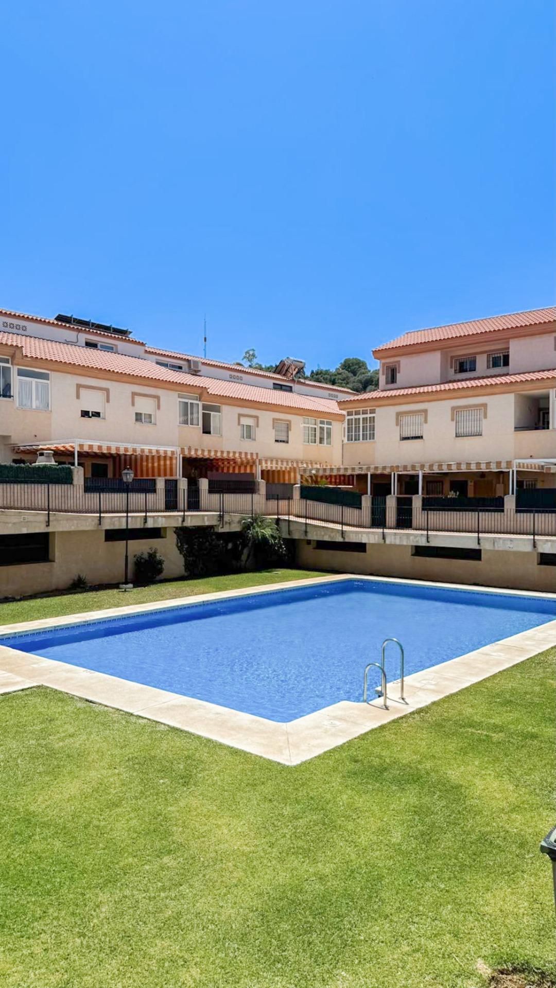 Casa adosada en venda a Calle Mar  del Norte 46, 46, Jardines de Alhaurín - Huerta Alta - Fuensanguínea