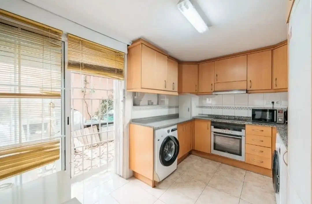 Casa aparellada amb terrassa en venda a Centro, imagen 11