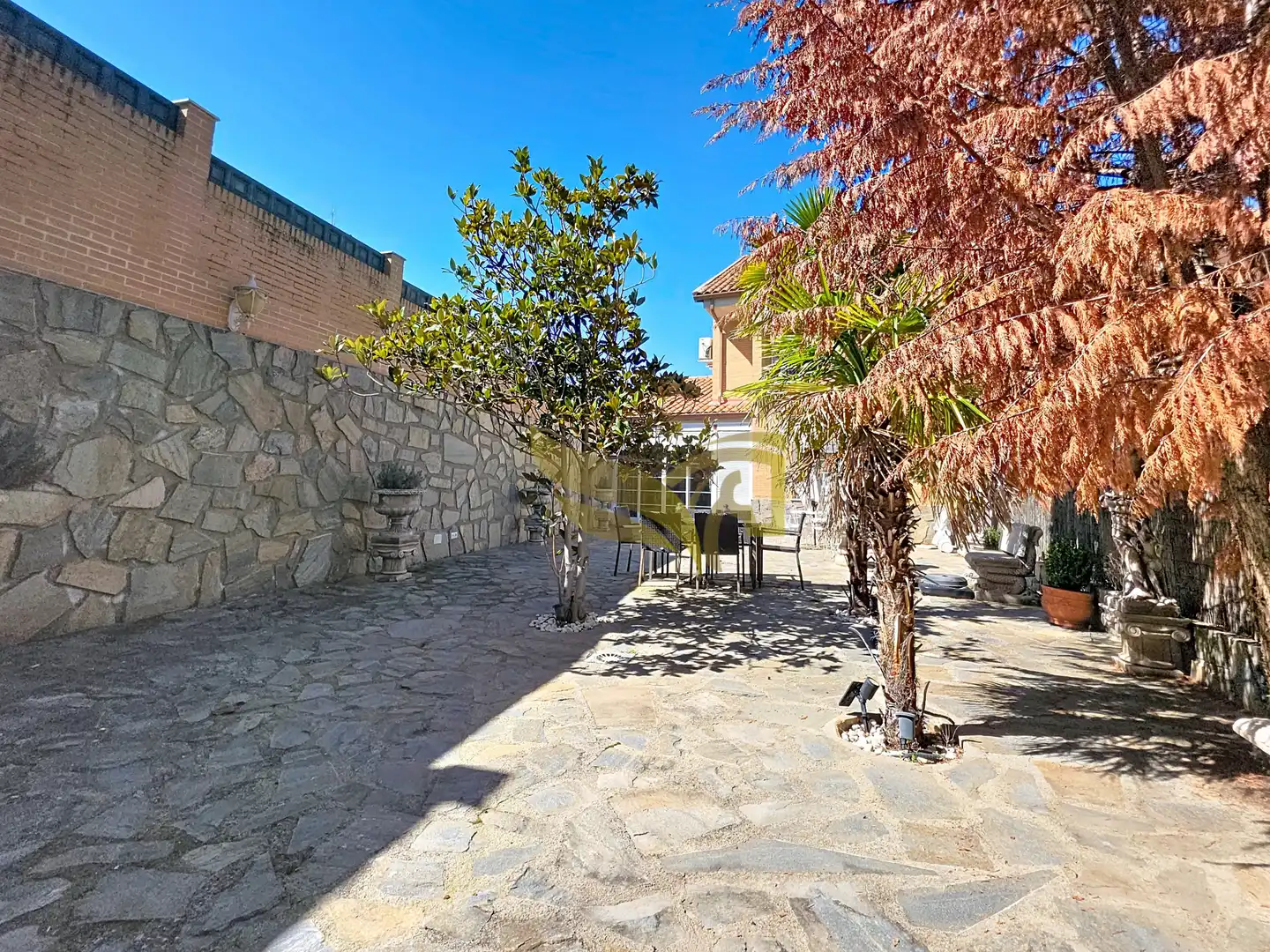 Vista exterior de Casa adosada en venta en Aranjuez con Aire acondicionado, Calefacción y Jardín privado
