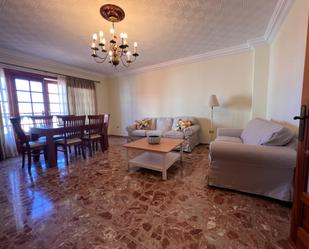 Sala d'estar de Pis de lloguer en Icod de los Vinos amb Terrassa i Balcó