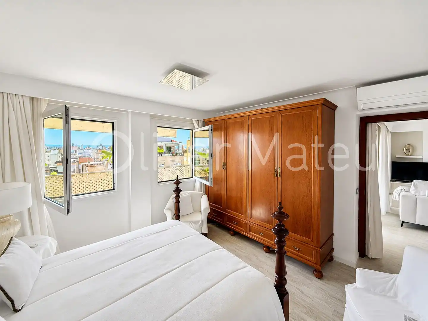 Schlafzimmer von Dachboden zum Verkauf in  Palma de Mallorca mit Klimaanlage, Parkett und Terrasse