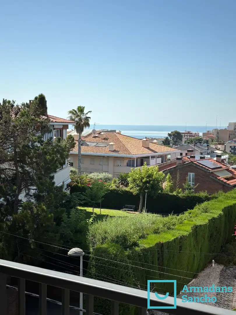 Vista exterior de Piso de alquiler en Tiana con Aire acondicionado, Calefacción y Horno