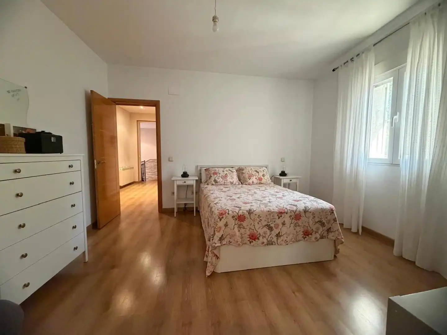 Dormitori de Casa o xalet en venda en Madrid amb Aire condicionat, Calefacció i Jardí privat