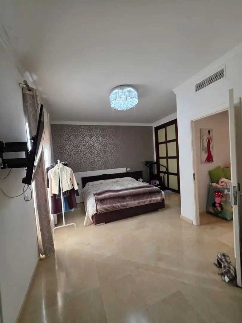 Dormitori de Casa o xalet en venda en La Rinconada amb Aire condicionat, Calefacció i Jardí privat