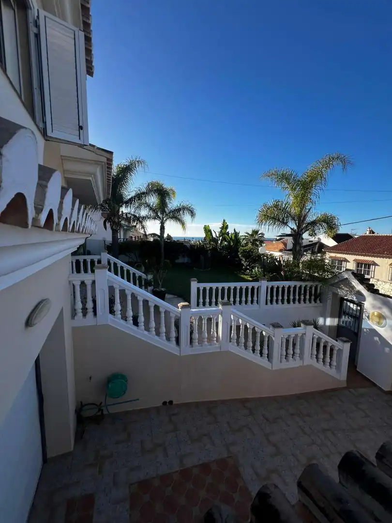Vista exterior de Casa o xalet en venda en Vélez-Málaga amb Terrassa, Traster i Alarma