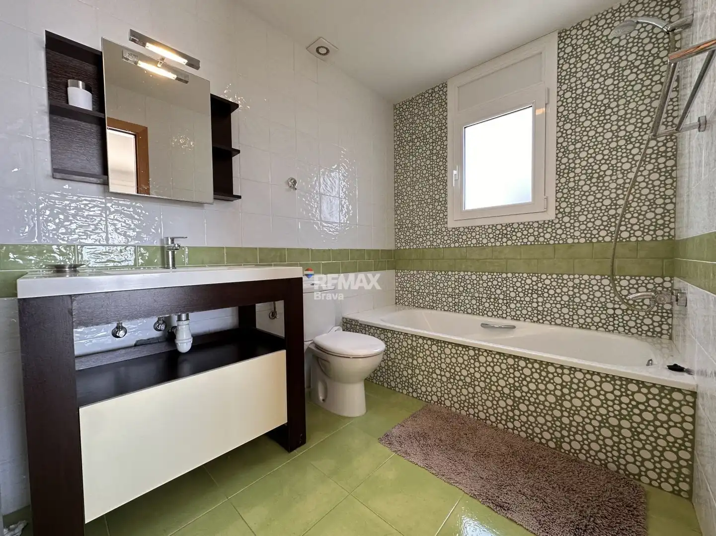 Bany de Casa o xalet en venda en Roses amb Aire condicionat, Jardí privat i Piscina