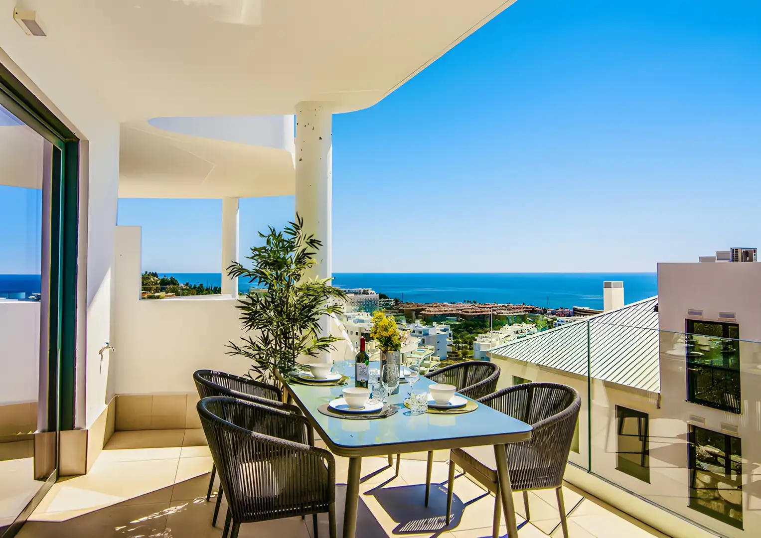 Apartment with pool for sale in Puerto Deportivo