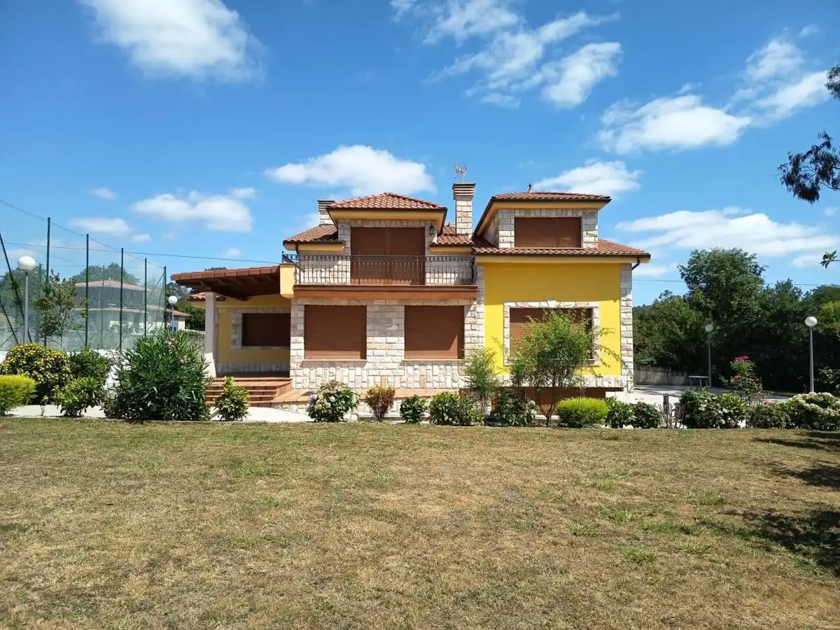 Vista exterior de Casa o xalet en venda en Siero amb Calefacció, Jardí privat i Terrassa