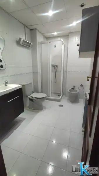 Bany de Pis en venda en Linares amb Aire condicionat, Moblat i Balcó